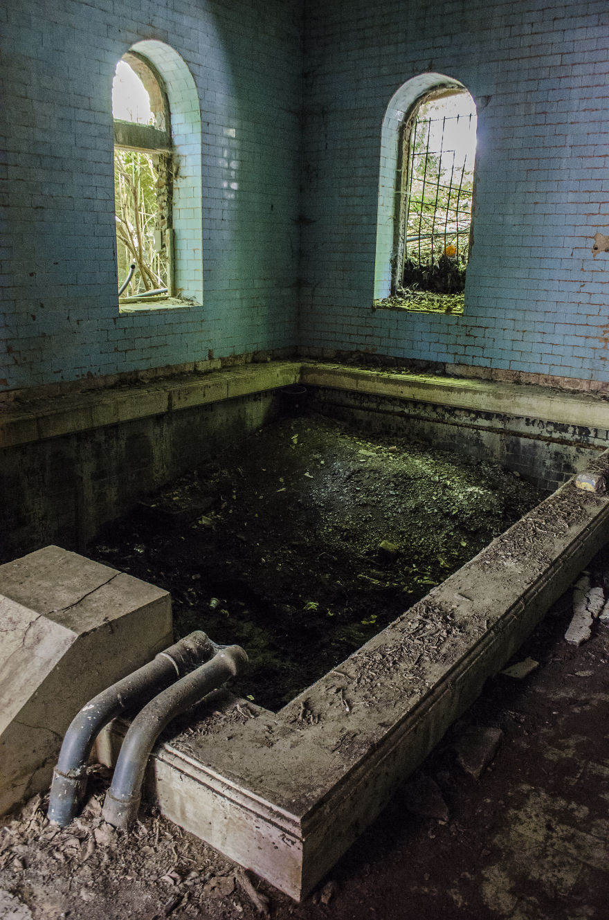Stunning Interiors From Abandoned Thermal Baths In Herculane, Romania. Stunning Interiors From Abandoned Thermal Baths In Herculane, Romania.