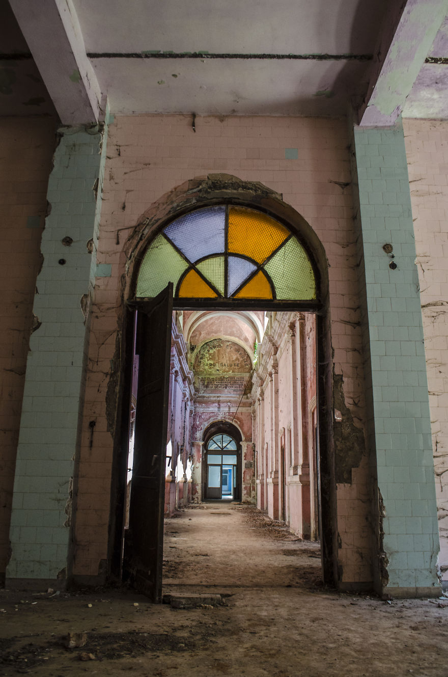 Stunning Interiors From Abandoned Thermal Baths In Herculane, Romania.