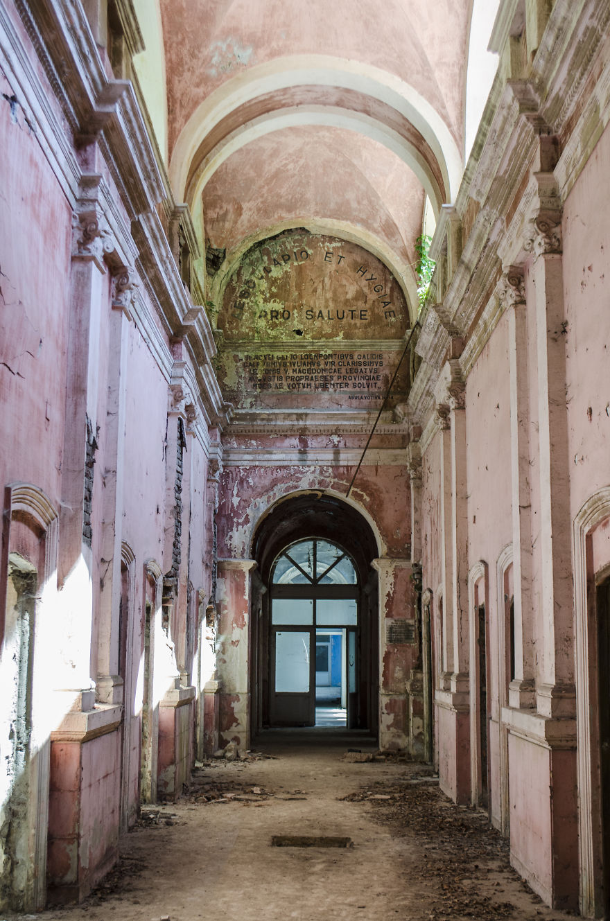 Stunning Interiors From Abandoned Thermal Baths In Herculane, Romania. Stunning Interiors From Abandoned Thermal Baths In Herculane, Romania.
