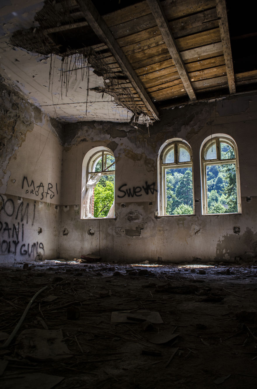 Stunning Interiors From Abandoned Thermal Baths In Herculane, Romania.