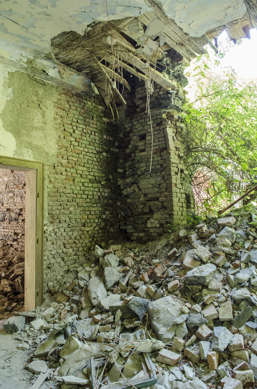 Stunning Interiors From Abandoned Thermal Baths In Herculane, Romania.