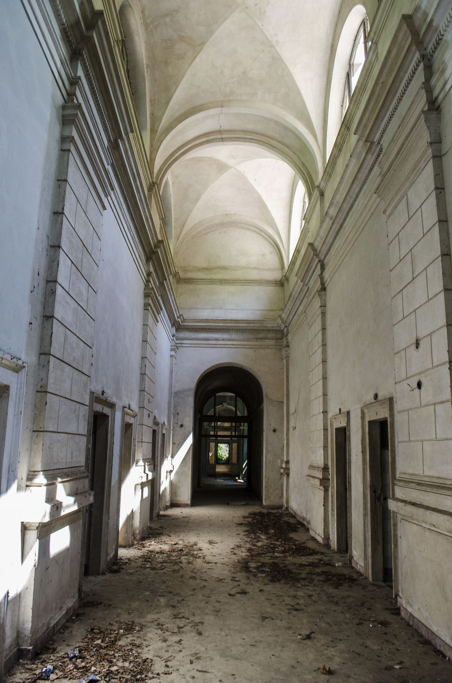 Stunning Interiors From Abandoned Thermal Baths In Herculane, Romania.