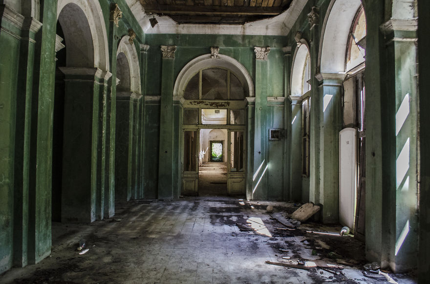 Stunning Interiors From Abandoned Thermal Baths In Herculane, Romania. Stunning Interiors From Abandoned Thermal Baths In Herculane, Romania.