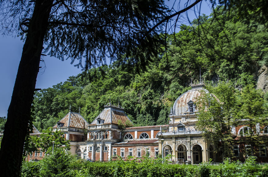 Stunning Interiors From Abandoned Thermal Baths In Herculane, Romania. Stunning Interiors From Abandoned Thermal Baths In Herculane, Romania.