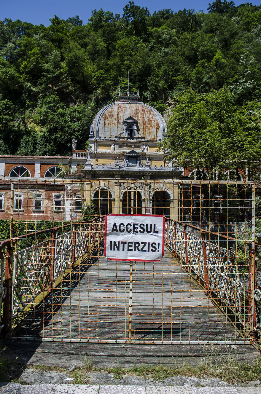 Stunning Interiors From Abandoned Thermal Baths In Herculane, Romania.