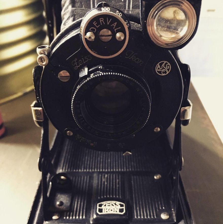 I Bought A 1929 Camera At Second-Hand Store And It Had An Undeveloped Film Inside… I Bought A 1929 Camera At Second-Hand Store And It Had An Undeveloped Film Inside…