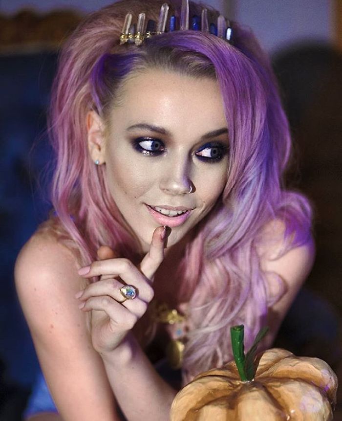 I Make Crowns For Your Fantastical Outfits