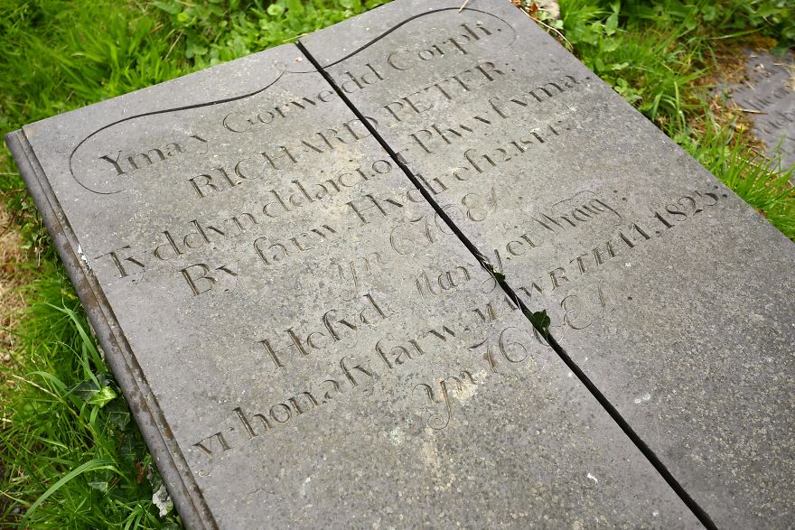 I Went To Llanfairpwllgwyngyllgogerychwyrndrobwllllantysiliogogogoch (Yes, You Read That Right!) This Is What I Saw. (With A Video Of Its Pronunciation- Or My Attempt At It, At Least!)