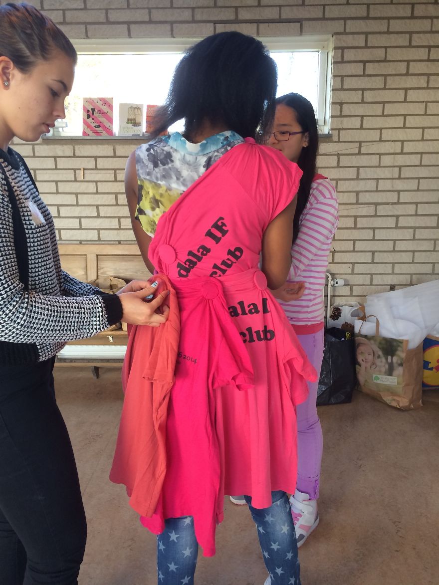 300 Old Tshirts, 20 Refugee Kids And One Wind Mill