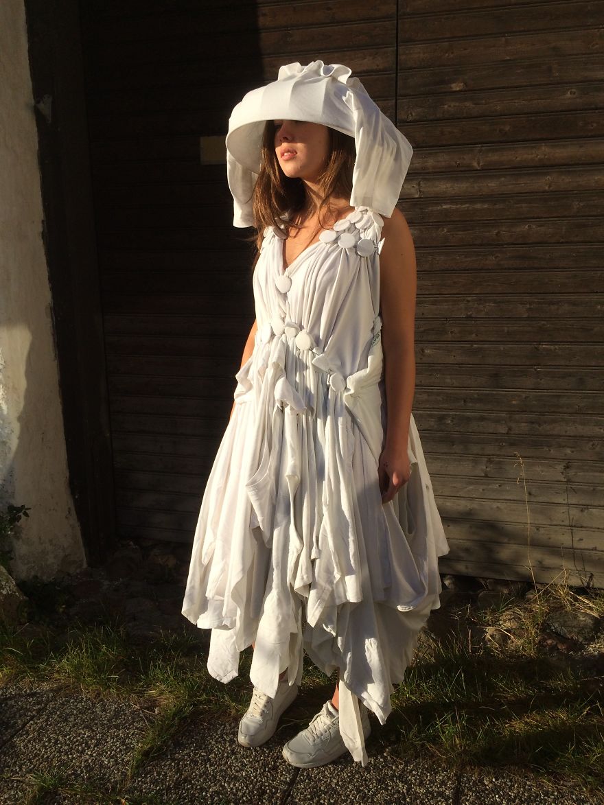 300 Old Tshirts, 20 Refugee Kids And One Wind Mill 300 Old Tshirts, 20 Refugee Kids And One Wind Mill