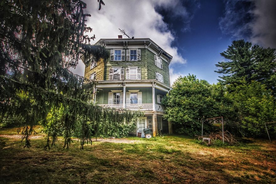 Inside Templeton's Historic Octagon House