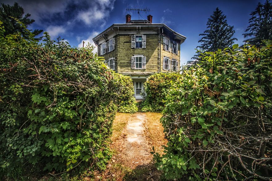 Inside Templeton's Historic Octagon House