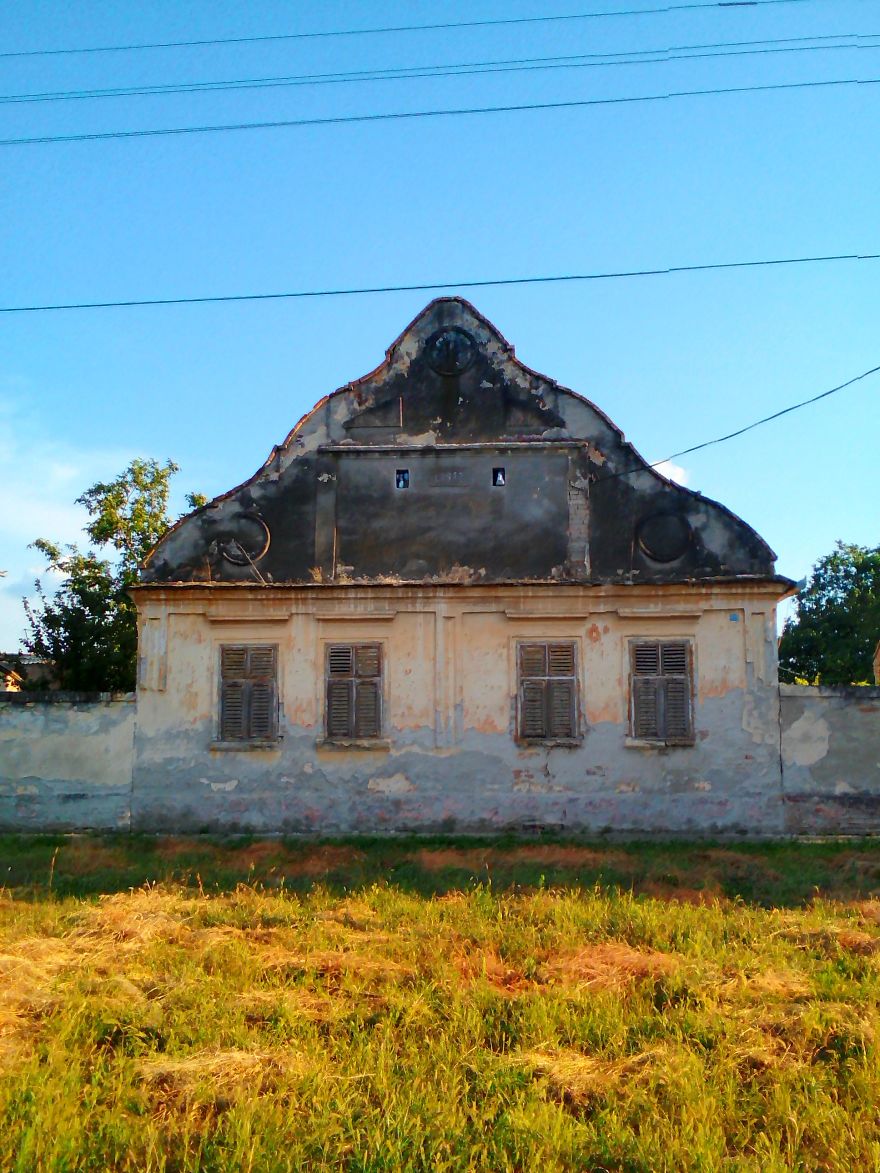 I Photograph Old Houses At My Countryside, To Capture Their Charm And Tranquility Of The Old Banat