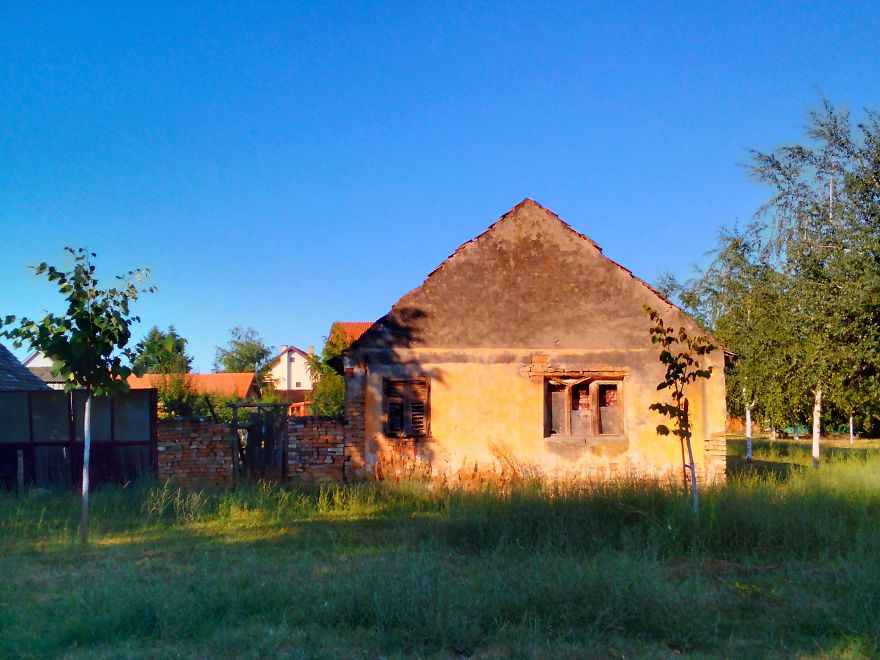 I Photograph Old Houses At My Countryside, To Capture Their Charm And Tranquility Of The Old Banat