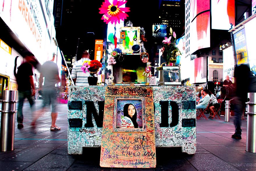 I Walk Around Manhattan After Midnight I Walk Around Manhattan After Midnight