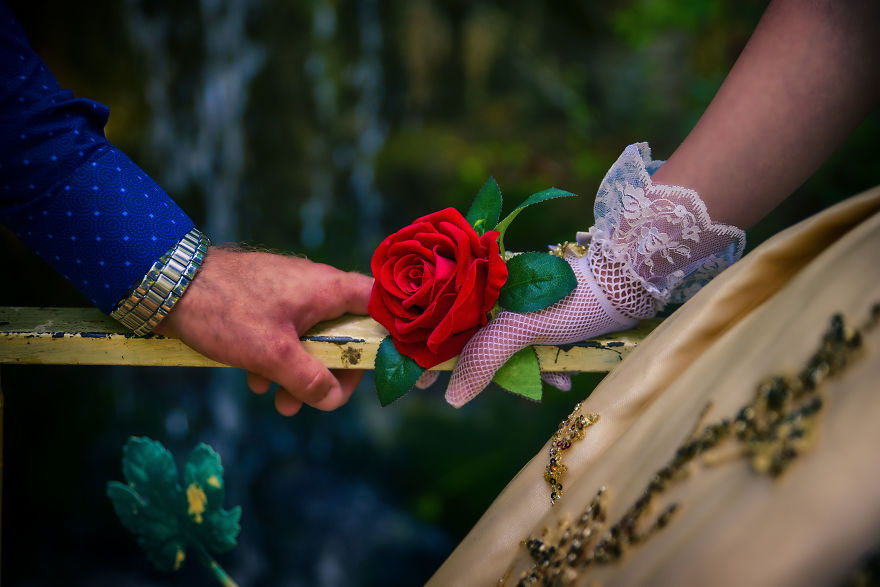 Photographer Stumbles Into Disney-Inspired Wedding Shoot Photographer Stumbles Into Disney-Inspired Wedding Shoot