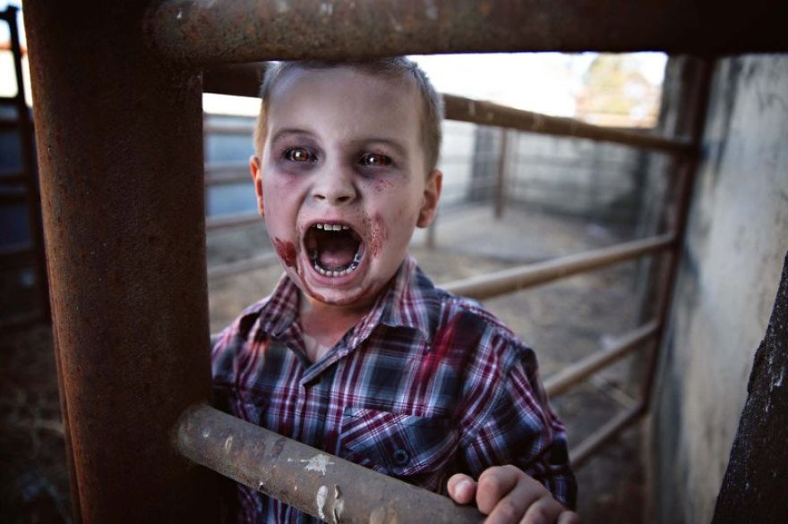 Photographer Makes Images Of Zombie Children And The Result Is To Give Chills