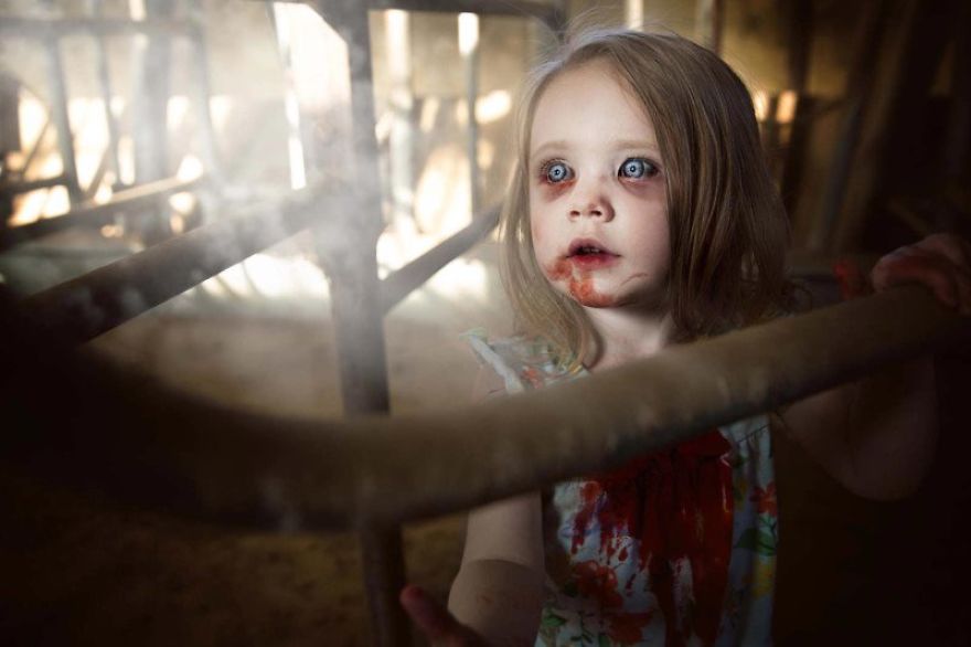 Photographer Makes Images Of Zombie Children And The Result Is To Give Chills