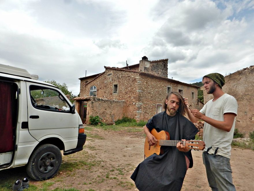 I Travel Around With Scissors To Cut Hair At The Most Random Places