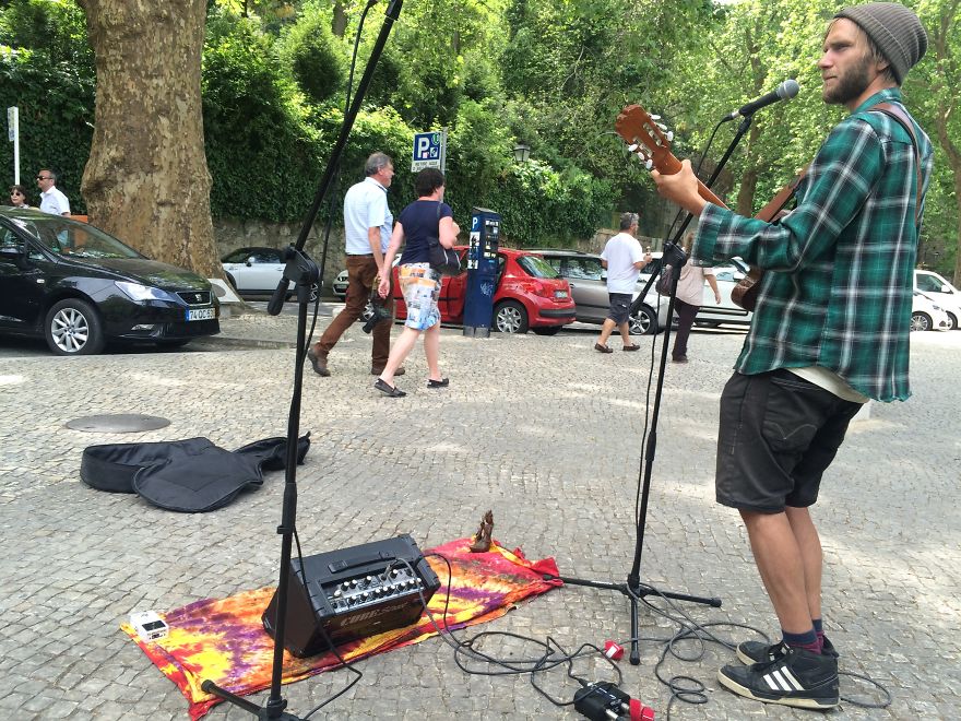 I Travel Around With Scissors To Cut Hair At The Most Random Places I Travel Around With Scissors To Cut Hair At The Most Random Places