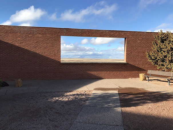 The Opening In This Wall Looks Like A Piece Of Art Hanging On It