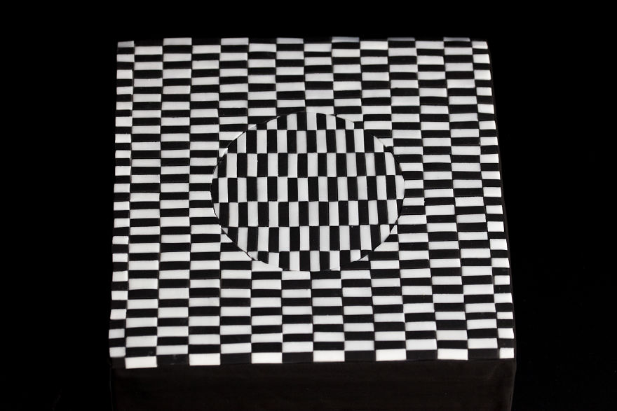 It Took Us 8 Hours To Make This Optical Illusion Cake From 530 Pieces