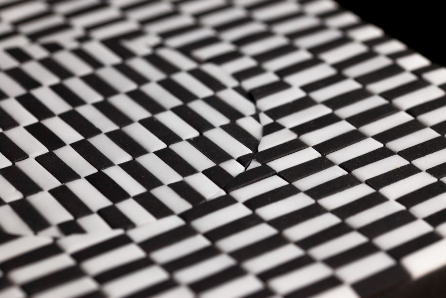 It Took Us 8 Hours To Make This Optical Illusion Cake From 530 Pieces