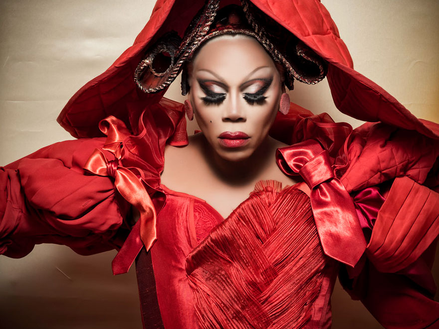 2018 Pirelli Calendar Has An All-Black Cast In "Alice In Wonderland" World, And It's Epic 2018 Pirelli Calendar Has An All-Black Cast In "Alice In Wonderland" World, And It's Epic