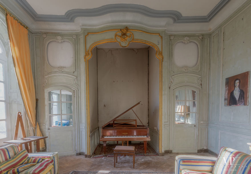 Let's Have A Look Inside This Decaying Chateau Let's Have A Look Inside This Decaying Chateau