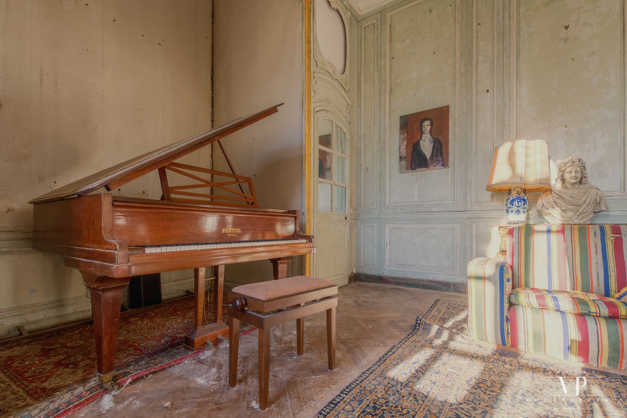 Let's Have A Look Inside This Decaying Chateau Let's Have A Look Inside This Decaying Chateau