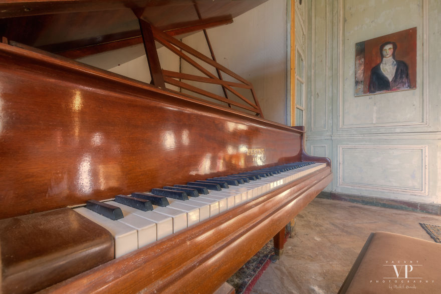 Let's Have A Look Inside This Decaying Chateau Let's Have A Look Inside This Decaying Chateau