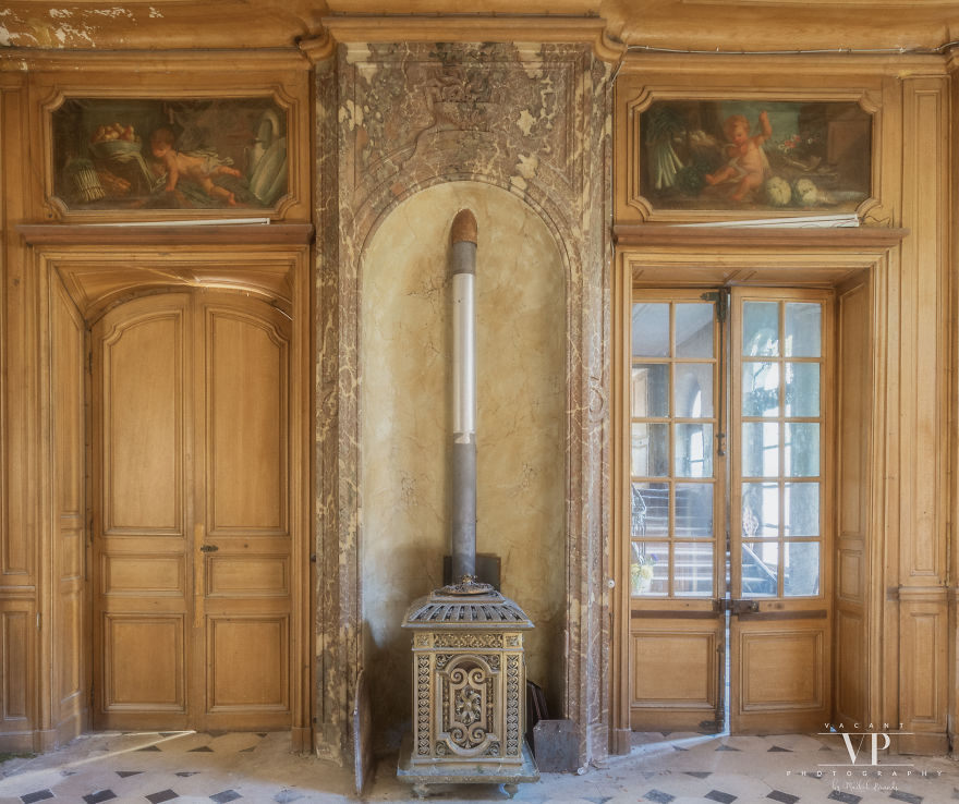Let's Have A Look Inside This Decaying Chateau Let's Have A Look Inside This Decaying Chateau