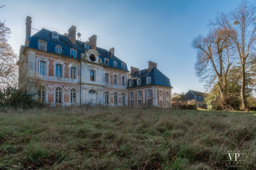 Let's Have A Look Inside This Decaying Chateau Let's Have A Look Inside This Decaying Chateau