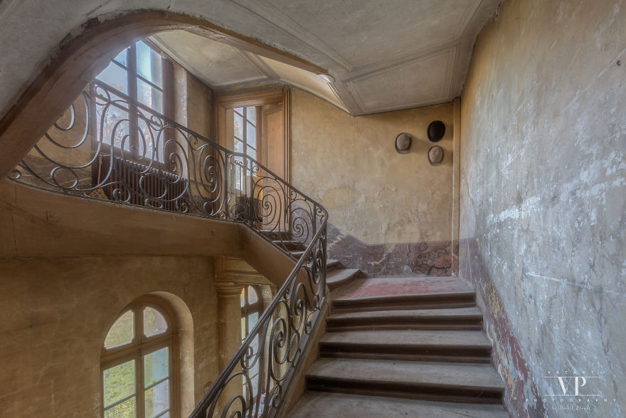 Let's Have A Look Inside This Decaying Chateau Let's Have A Look Inside This Decaying Chateau