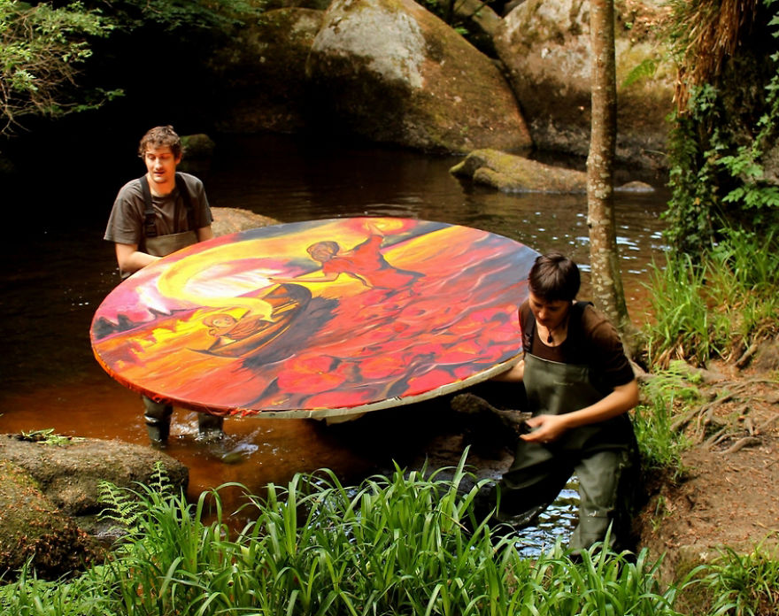 Photographer Finds Amazing Way To Present Her Paintings Photographer Finds Amazing Way To Present Her Paintings