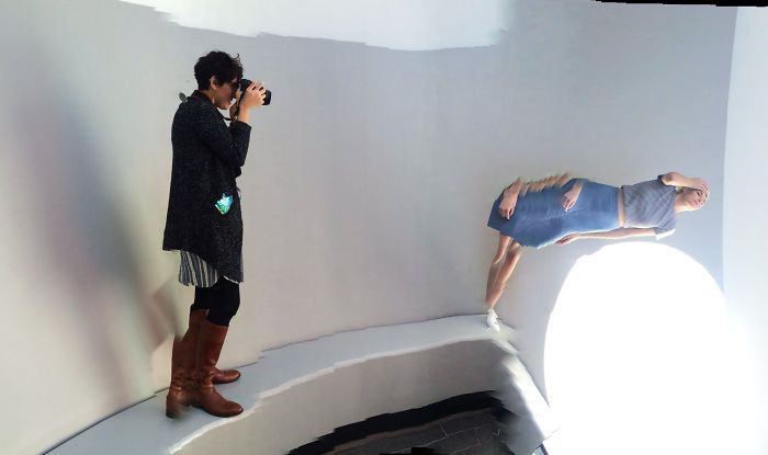 Photoshoot At The Turrell Skyspace, Deyoung Museum, San Francisco. Roguepano. Panoramic Brush-strokes In The Air With An Iphone.