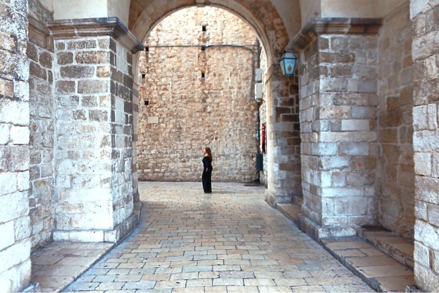 Couple Travels To Experience Iconic Game Of Thrones Shoot Locations Couple Travels To Experience Iconic Game Of Thrones Shoot Locations