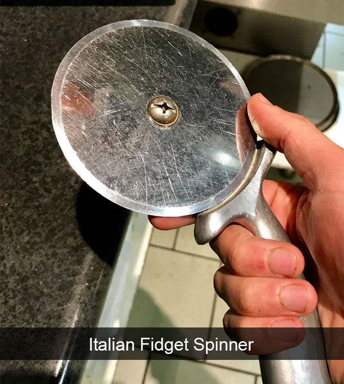 Pizza slicer as an italian fidget spinner 