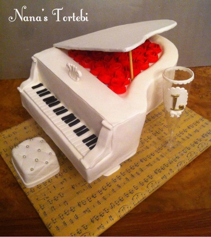 My Aunt's Artistic Cakes