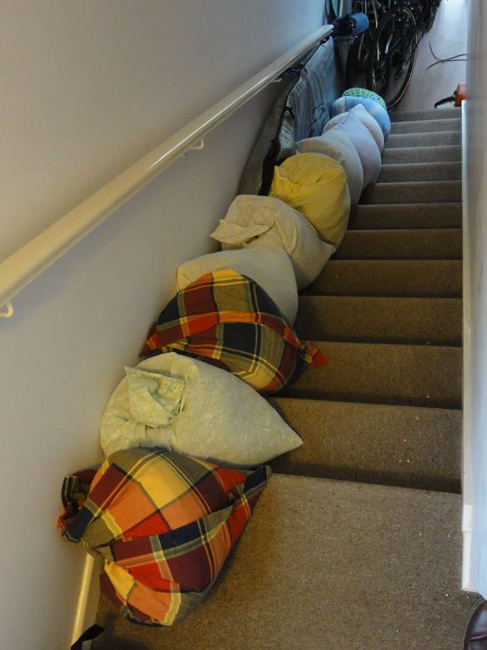 Guy Collects 35 Bags Of Microplastics On The Beach In Just One Day, Turns It Into Art