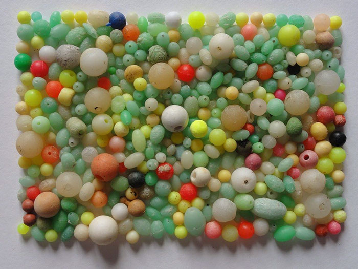 Guy Collects 35 Bags Of Microplastics On The Beach In Just One Day, Turns It Into Art Guy Collects 35 Bags Of Microplastics On The Beach In Just One Day, Turns It Into Art