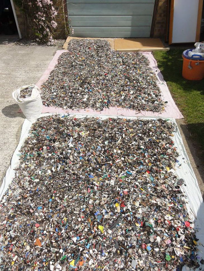 Guy Collects 35 Bags Of Microplastics On The Beach In Just One Day, Turns It Into Art Guy Collects 35 Bags Of Microplastics On The Beach In Just One Day, Turns It Into Art