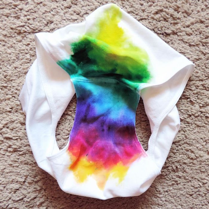 Artist Turns Stretch Marks And Other Body "Flaws" Into Stunning Art, But Not Everyone Finds It Beautiful Artist Turns Stretch Marks And Other Body "Flaws" Into Stunning Art, But Not Everyone Finds It Beautiful