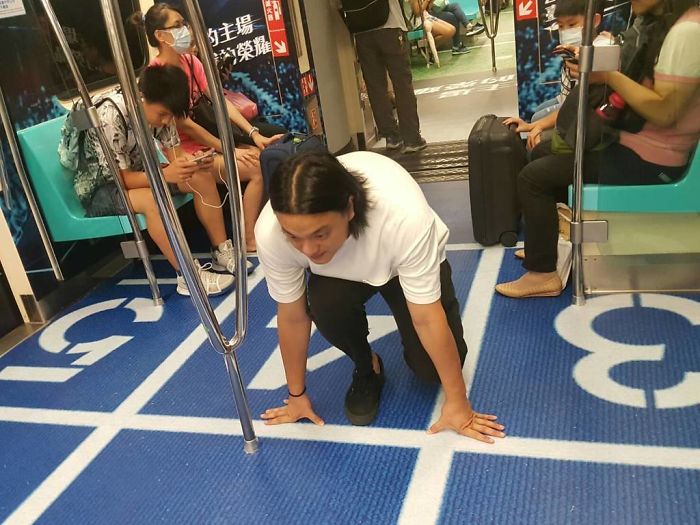 Taiwan Surprises Passengers By Turning Subway Cars Into Different Sport Venues For Upcoming Universiade Taiwan Surprises Passengers By Turning Subway Cars Into Different Sport Venues For Upcoming Universiade