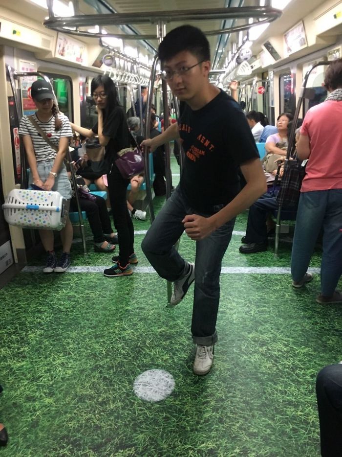 Taiwan Surprises Passengers By Turning Subway Cars Into Different Sport Venues For Upcoming Universiade Taiwan Surprises Passengers By Turning Subway Cars Into Different Sport Venues For Upcoming Universiade
