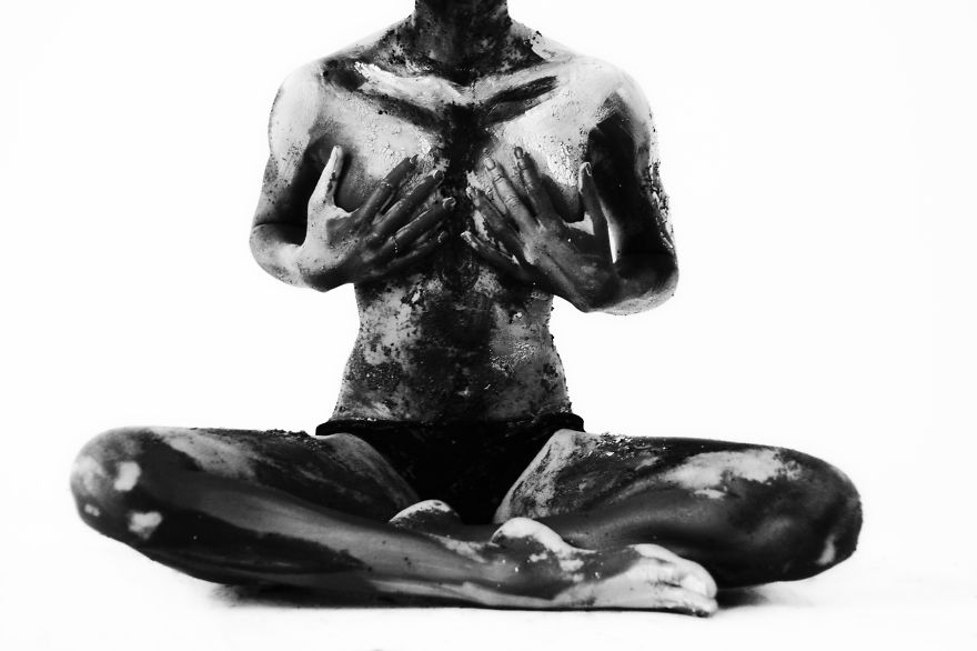 I Photographed Subjects With Paint Peeling Away Their Ego I Photographed Subjects With Paint Peeling Away Their Ego