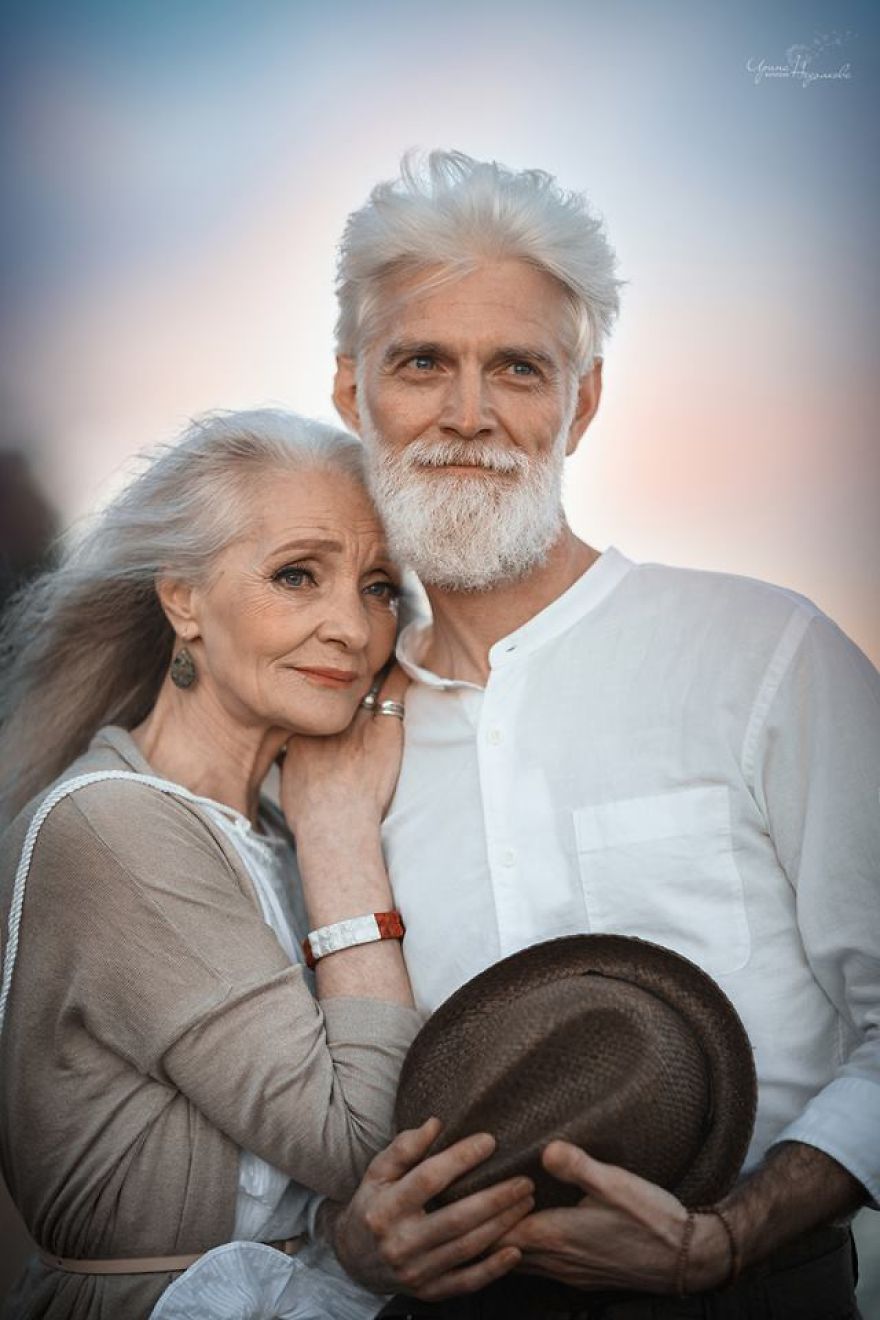 Russian Photographer Captures Beautiful Elderly Couple To Show That Love Transcends Time Russian Photographer Captures Beautiful Elderly Couple To Show That Love Transcends Time