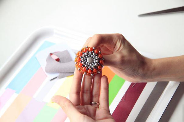 Beaded Sunny Brooch Diy