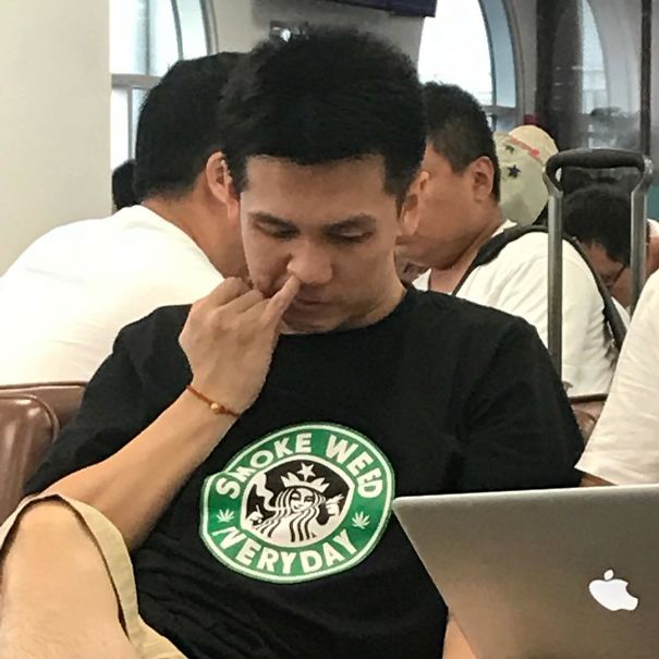 10+ Times People Had No Idea What They Were Wearing