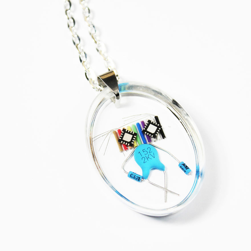 I Turned Electronic Components Into Tiny And Biggie Robots